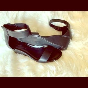 Size 11W Torrid Sandals